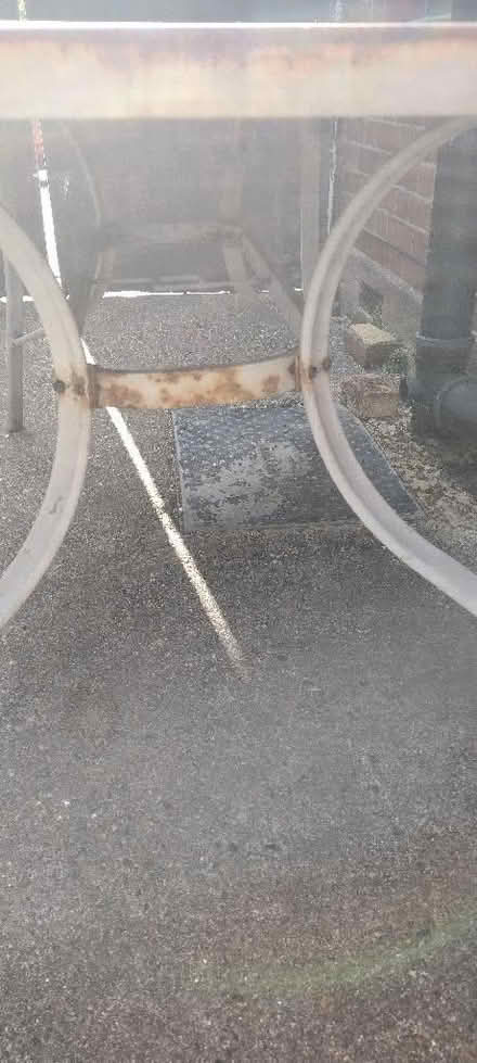 Photo of free Garden table (High Town LU2) #3