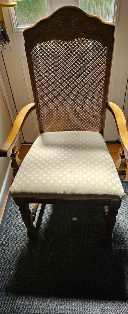 Photo of free Large table and 6 chairs (Torre TQ2) #1