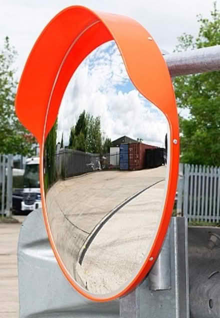 Photo of Blind spot mirrow (Upper oldfield park) #1
