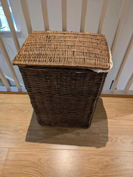 Photo of free Wicker washing basket (N11 3qa nr new Southgate stn) #1