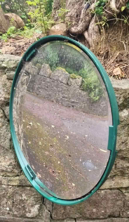 Photo of Blind spot mirrow (Upper oldfield park) #2