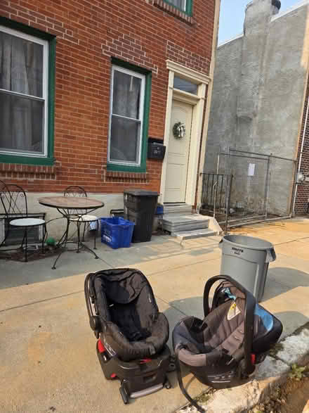 Photo of free 2 Infant Car Seats curbside (2211 Montrose St. Phila, PA) #1