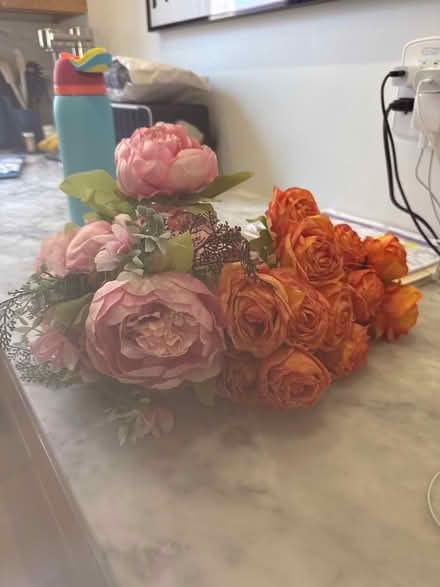 Photo of free Lovely artificial flowers (Flatiron) #1
