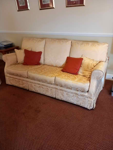 Photo of free Settees (Roffey, Horsham) #1
