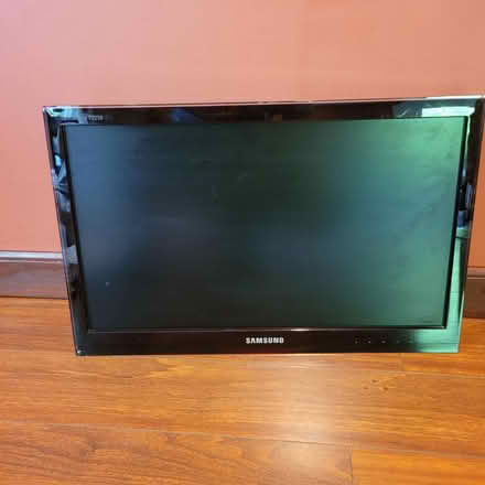 Photo of free 22 inches monitor Samsung P2250 (Bloomfield Township, Michigan) #1