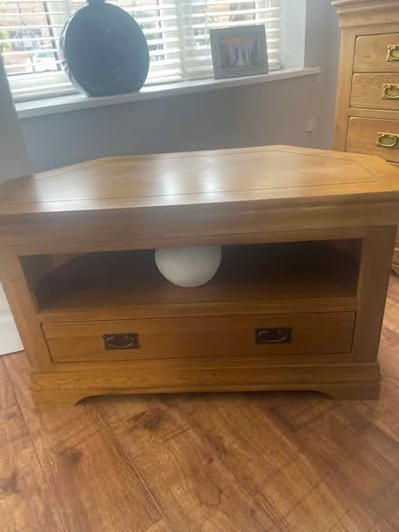 Photo of free TV solid oak TV Stand (Basildon SS14) #2