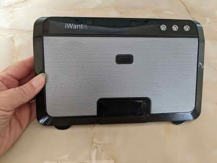 Photo of free iwantit flat panel iPod speaker. (Horspath OX33) #3