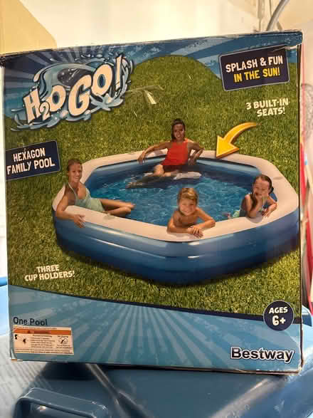 Photo of free Large inflatable pool with seating (Herndon near McNair ES) #1