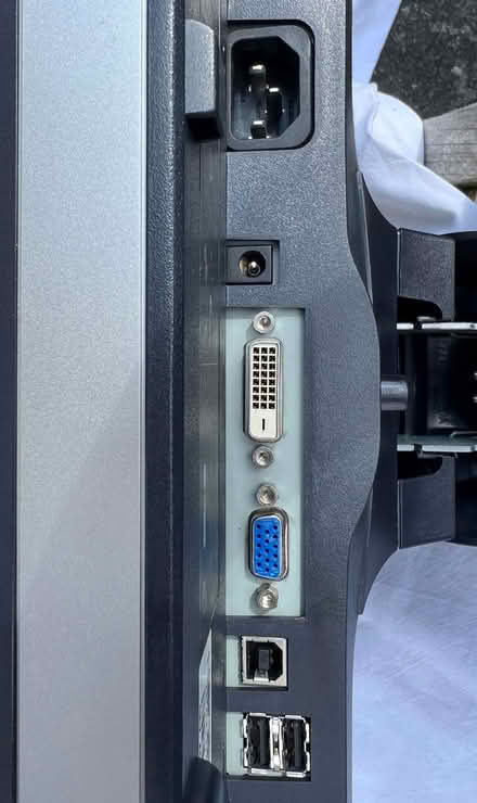 Photo of free Dell 17" Flat Panel Monitor for your computer (Hayes UB3) #4