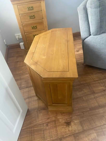 Photo of free TV solid oak TV Stand (Basildon SS14) #4