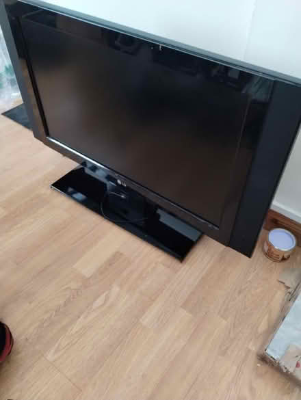 Photo of free LG LCD TV 32 inch with remote (Belfast BT6) #1