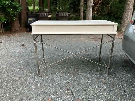 Photo of free White desk (Franklin Hills) #1