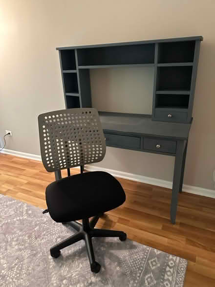 Photo of free Regifting Desk & Chair (Romeoville) #3