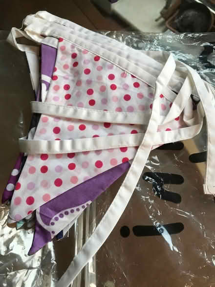 Photo of free Party bunting and party poppers (New England Quarter BN1) #2
