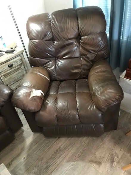 Photo of free Leather recliner chairs (Choctaw Dr., Sierra Vista) #2