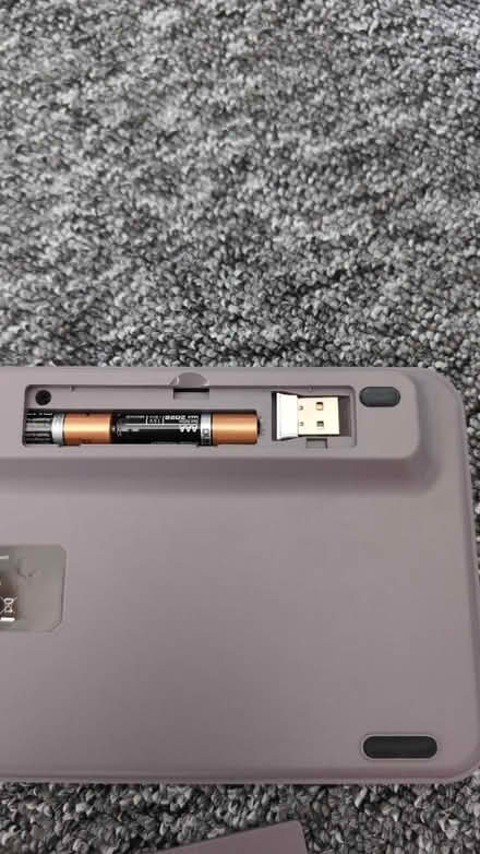 Photo of free Bluetooth keyboard (RG1, reading) #2