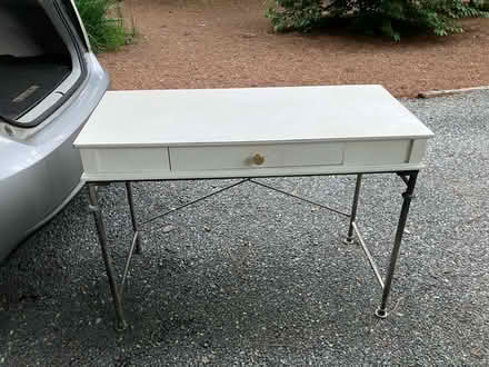 Photo of free White desk (Franklin Hills) #3