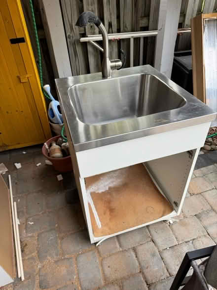 Photo of free Vanity and utility sink (Near King St metro in Old Town) #4