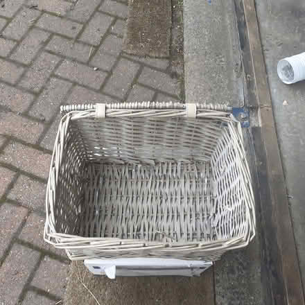 Photo of free Wicker basket/picnic hamper (Livingston EH54) #2