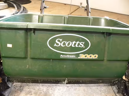 Photo of free Scotts Fertilizer Spreader (Troy) #2