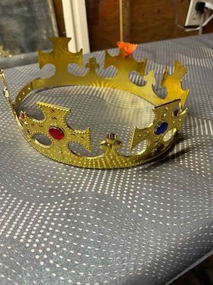 Photo of free golden crown (West Berkeley) #1