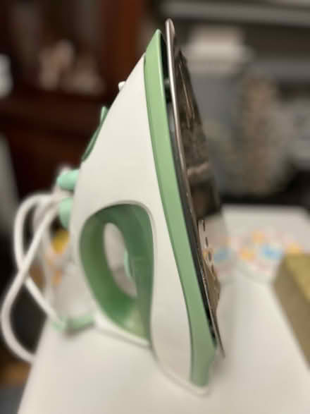 Photo of free Tesco steam iron (Bare LA4) #2