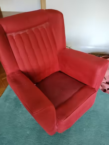 Photo of free Settee and armchairs (Bedford) #1