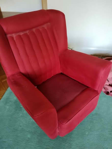 Photo of free Settee and armchairs (Bedford) #1