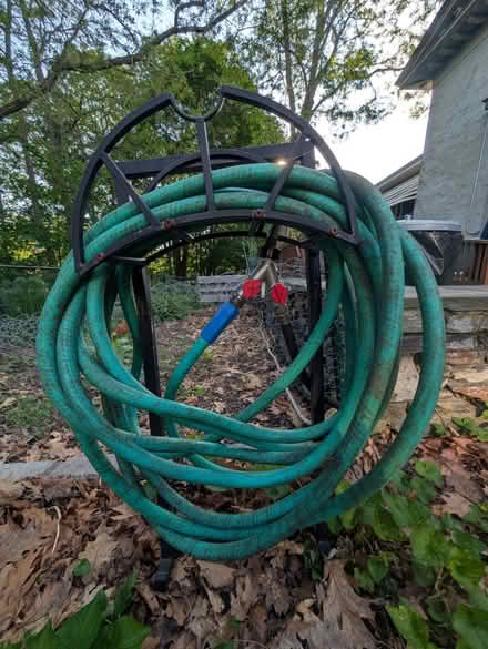 Photo of Hose organiser (Payson Park, Belmont) #1