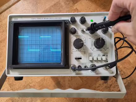 Photo of free 15MHz single beam analogue oscilloscope (CRO) (St Ives PE27) #1