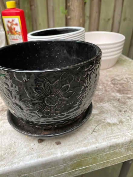Photo of free Ceramic flower pots (Neyagawa river glen, oakville.) #2