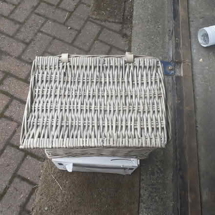 Photo of free Wicker basket/picnic hamper (Livingston EH54) #3