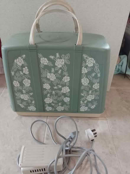 Photo of free Jones sewing machine (spaldwick PE28) #2