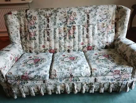 Photo of free Settee and armchairs (Bedford) #3