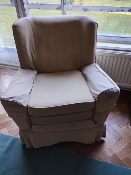 Photo of free Settee and armchairs (Bedford) #2
