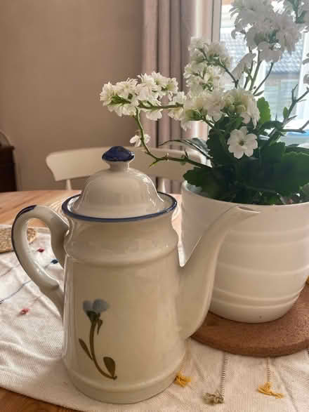 Photo of Cups to match this tea pot (Long Stratton NR15) #1