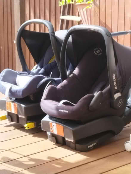 Photo of free 2 maxi Cosi with base (Dunstable) #4