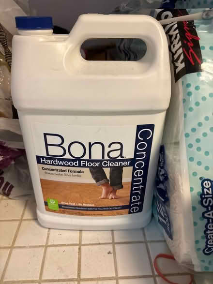 Photo of free Bona Hardwood Floor Cleaner (Evanston (Green Bay & Emerson)) #1