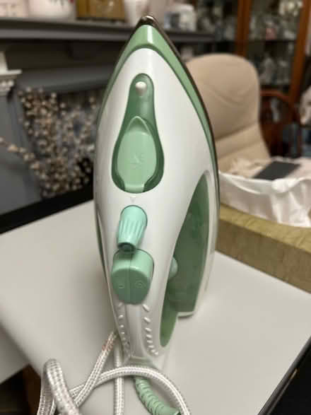 Photo of free Tesco steam iron (Bare LA4) #1