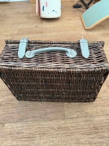Photo of free Wicker picnic basket (Rochford SS4) #3