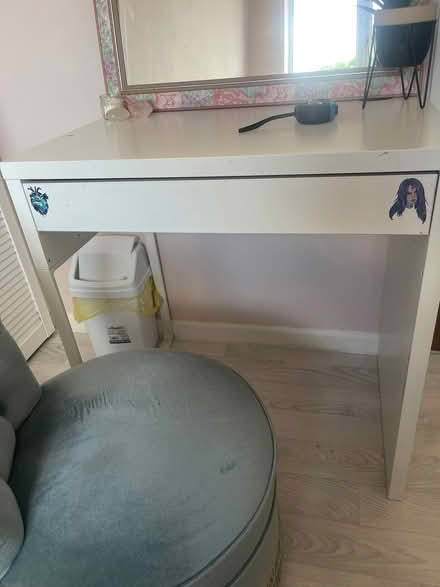 Photo of free Small white desk (Westbury BA13) #1