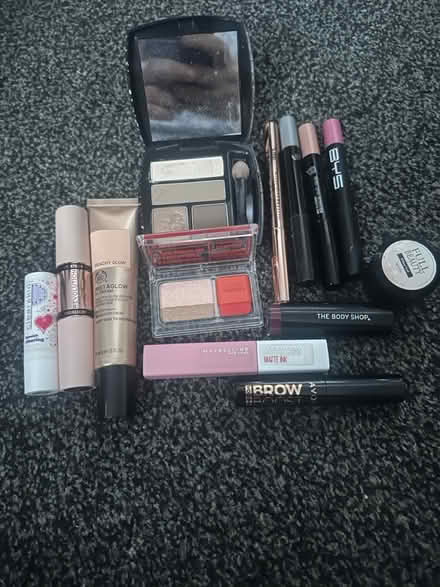 Photo of free Collection of make up (Ravenfield S65) #1