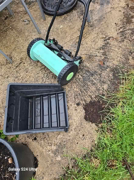 Photo of free Manual lawn mower (RG10 Hurst) #1
