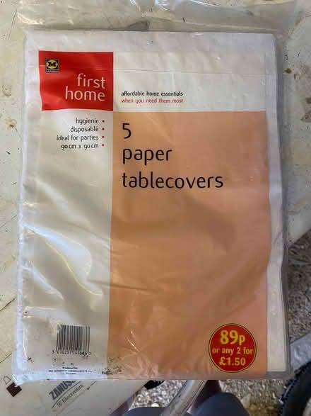 Photo of free 5v paper table cloths/ coverings (Havant PO9) #1