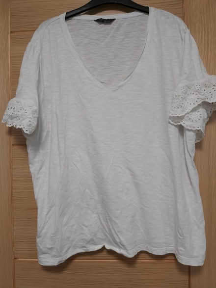 Photo of free Size 20 T-shirt (Woolton L25) #1