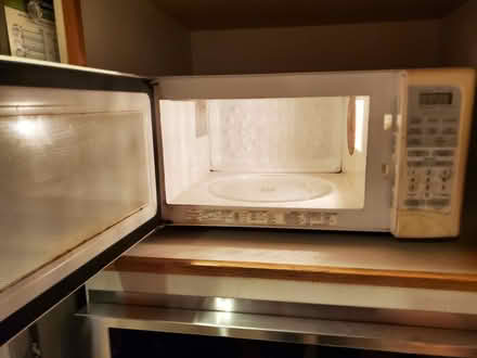 Photo of free Kenmore microwave oven (Ravenna) #1