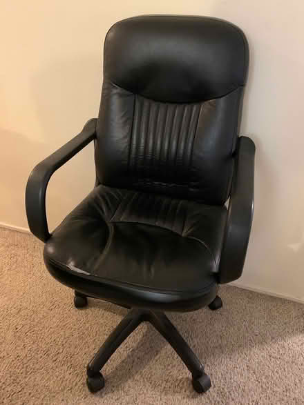 Photo of free Black Offics Chair (Palo Alto) #1