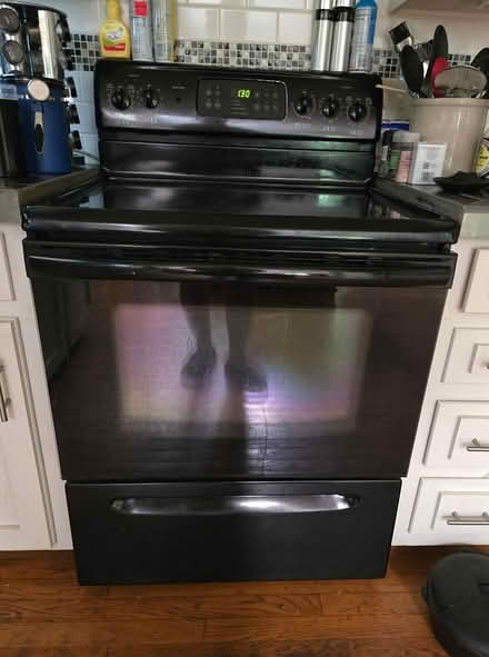 Photo of free Electric ceramic top range (2 miles north of Banister Rr) #1