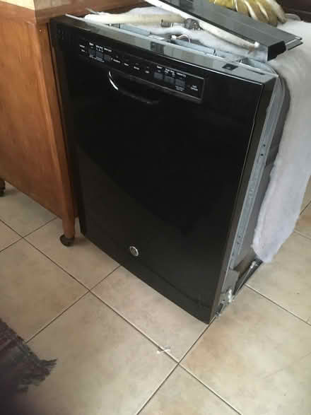 Photo of free GE dishwasher (Totowa NJ near Pal Park.) #1