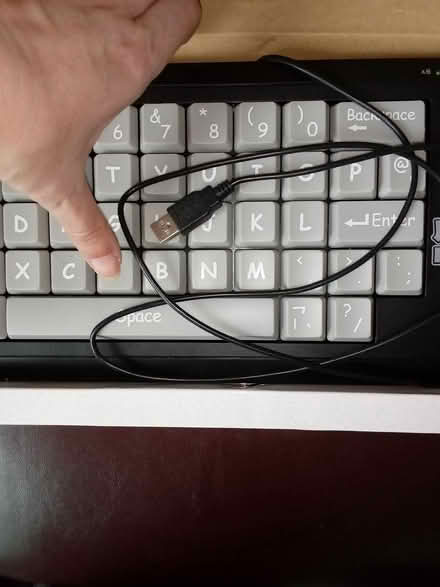 Photo of free Jumbo keyboard connects via USB (Tonbridge) #3